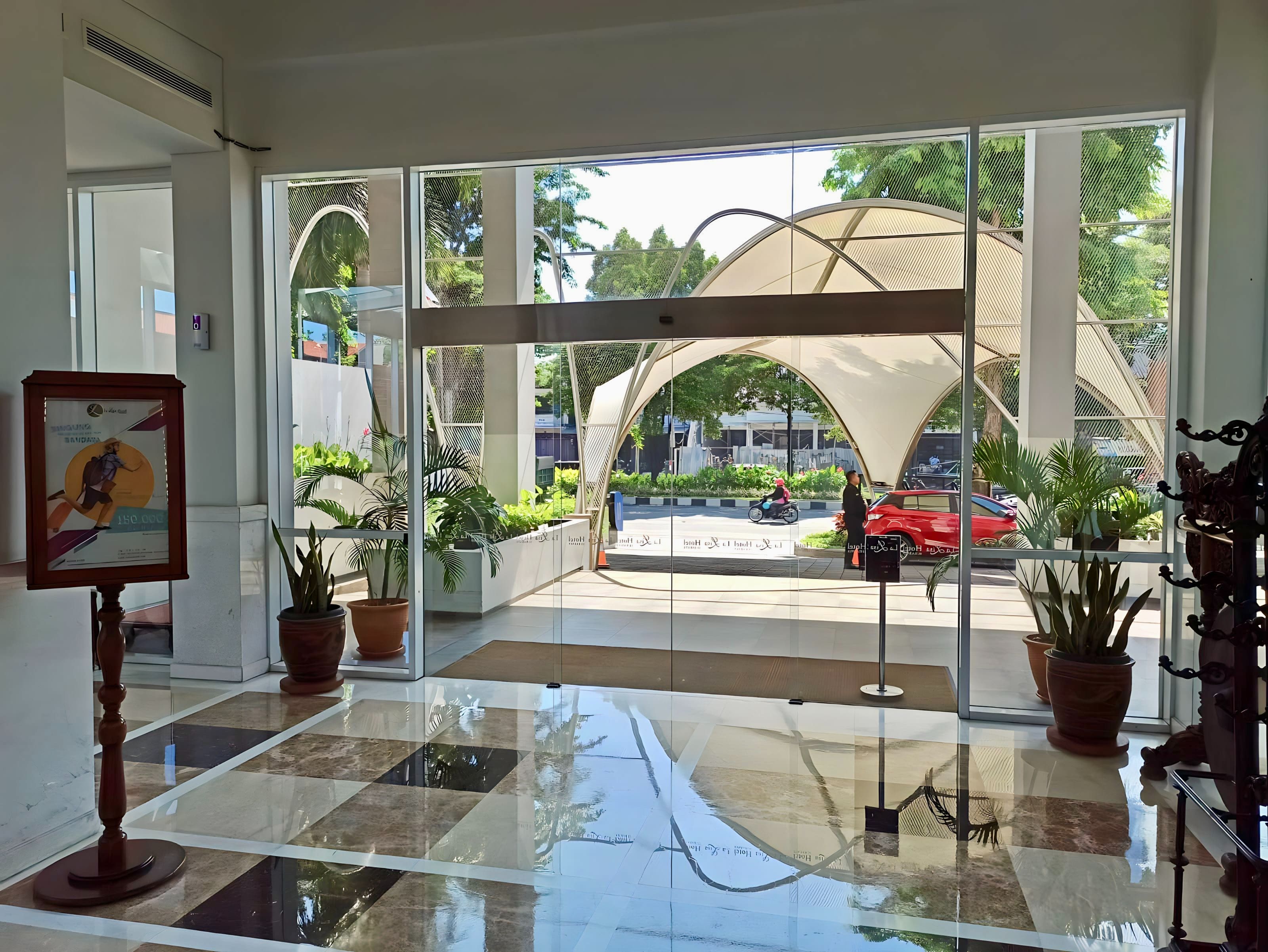 Hotel La Lisa - Surabaya